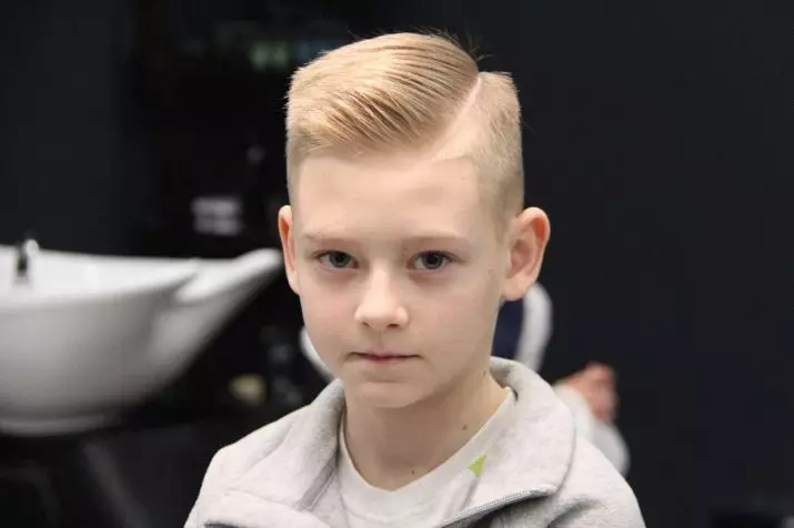Frisyrer for gutter 10-14 år gammel (70 bilder): fasjonable hårklipp for ungdom 12 år. Hvordan velge kule og vakre frisyrer for gutter i 13 år? Eksempler på modell og kule frisyrer 5766_48