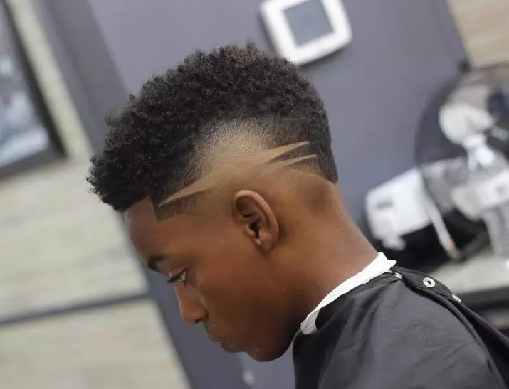 Zezinwele for abafana iminyaka 10-14 ubudala (izithombe 70): haircuts imfashini entsheni engu-12. Indlela ukukhetha epholile futhi alungise izinwele amahle abafana iminyaka engu-13? Izibonelo imodeli futhi cool zezinwele 5766_52