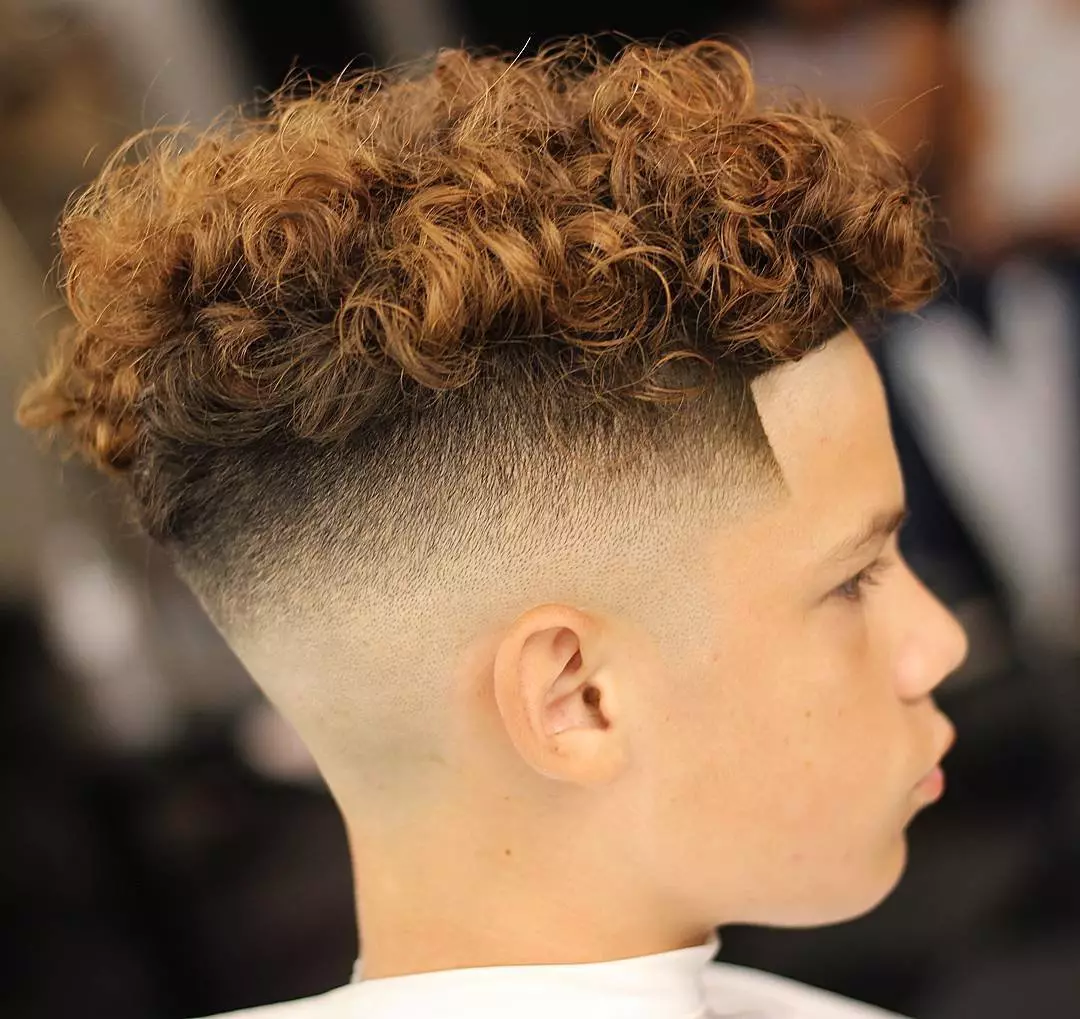 Frisurer til drenge 10-14 år gammel (70 billeder): Moderigtige haircuts til unge 12 år. Hvordan vælger du kølige og smukke frisurer til drenge i 13 år? Eksempler på model og kølige frisurer 5766_54