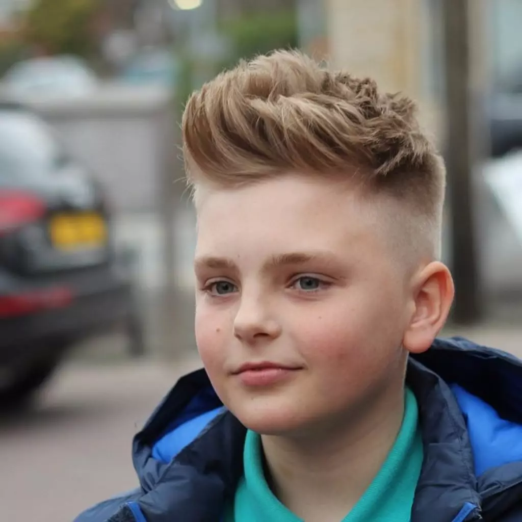 Hairstyles untuk Boys 10-14 tahun (70 gambar): Potongan rambut bergaya untuk remaja 12 tahun. Bagaimana untuk memilih gaya rambut yang sejuk dan cantik untuk kanak-kanak lelaki selama 13 tahun? Contoh model dan gaya rambut yang sejuk 5766_55