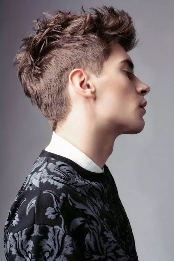 Hairstyles untuk Boys 10-14 tahun (70 gambar): Potongan rambut bergaya untuk remaja 12 tahun. Bagaimana untuk memilih gaya rambut yang sejuk dan cantik untuk kanak-kanak lelaki selama 13 tahun? Contoh model dan gaya rambut yang sejuk 5766_63