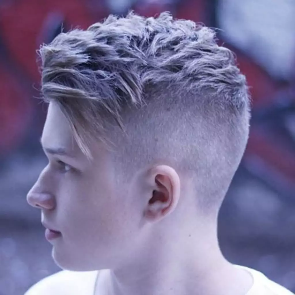 Hairstyles untuk Boys 10-14 tahun (70 gambar): Potongan rambut bergaya untuk remaja 12 tahun. Bagaimana untuk memilih gaya rambut yang sejuk dan cantik untuk kanak-kanak lelaki selama 13 tahun? Contoh model dan gaya rambut yang sejuk 5766_70