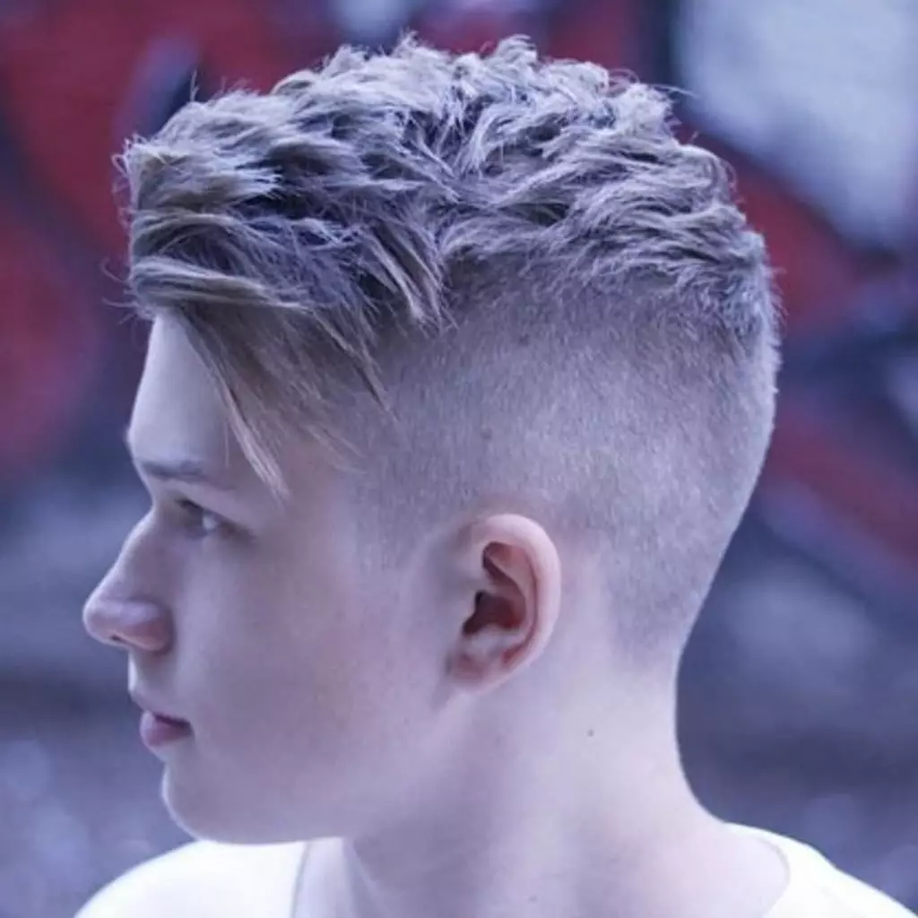 Hairstyles voor jongens 10-14 jaar oud (70 foto's): Modieuze kapsels voor adolescenten 12 jaar. Hoe kies je coole en mooie kapsels voor jongens voor 13 jaar? Voorbeelden van model en coole kapsels 5766_70