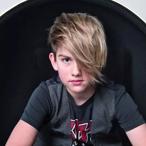 男孩的发型10-14岁（70张）：青少年的时尚发型12年。如何选择13年的男孩的酷炫和美丽的发型？模型和凉爽发型的例子 5766_9
