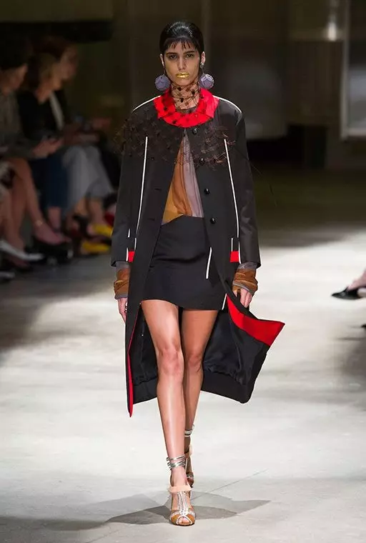 Áo khoác Ý (113 ảnh): Áo khoác nữ từ Ý, áo khoác xuống, hợp thời trang 2021, từ vải Ý, thương hiệu 576_108