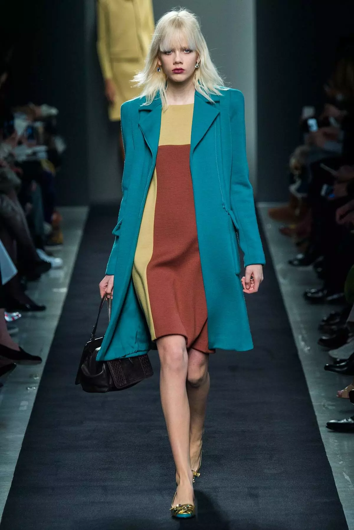 Italian coat (113 photos): female coat from Italy, down coats, trendy 2021, from Italian fabrics, brands 576_113