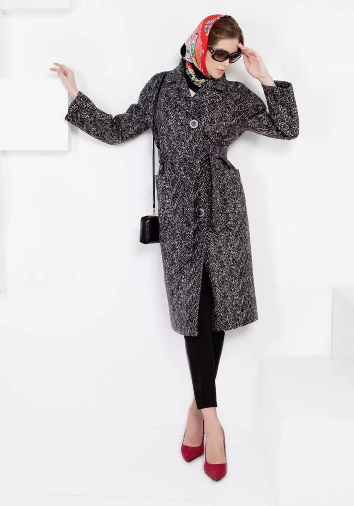 Italian coat (113 Photos): Female coat mula sa Italya, Down Coats, Trendy 2021, mula sa Italian Fabrics, Brands 576_16