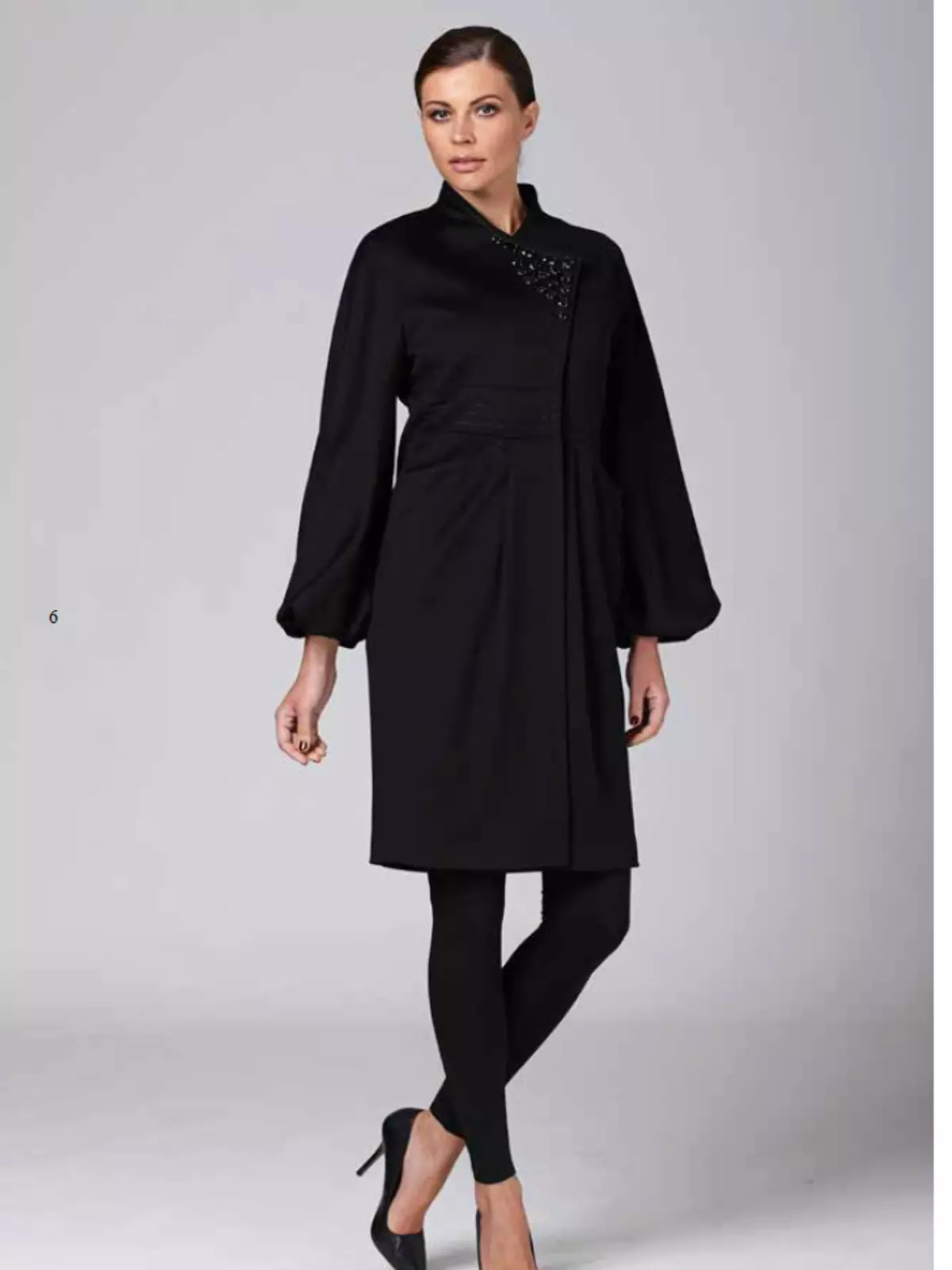 Talianska kabát (113 fotografií): ženský kabát z Talianska, dole kabátov, trendy 2021, od talianskych tkanín, značiek 576_2