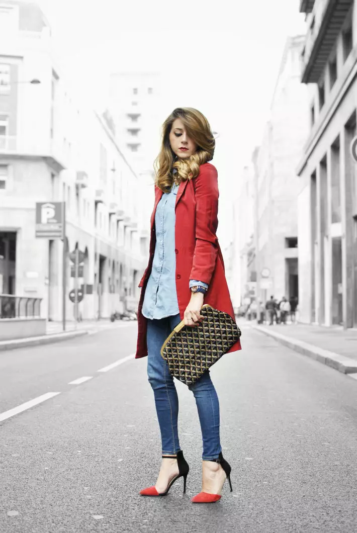 Italijanski plašč (113 fotografij): Ženska plašč iz Italije, Down Coats, Trendy 2021, iz italijanskih tkanin, blagovne znamke 576_25