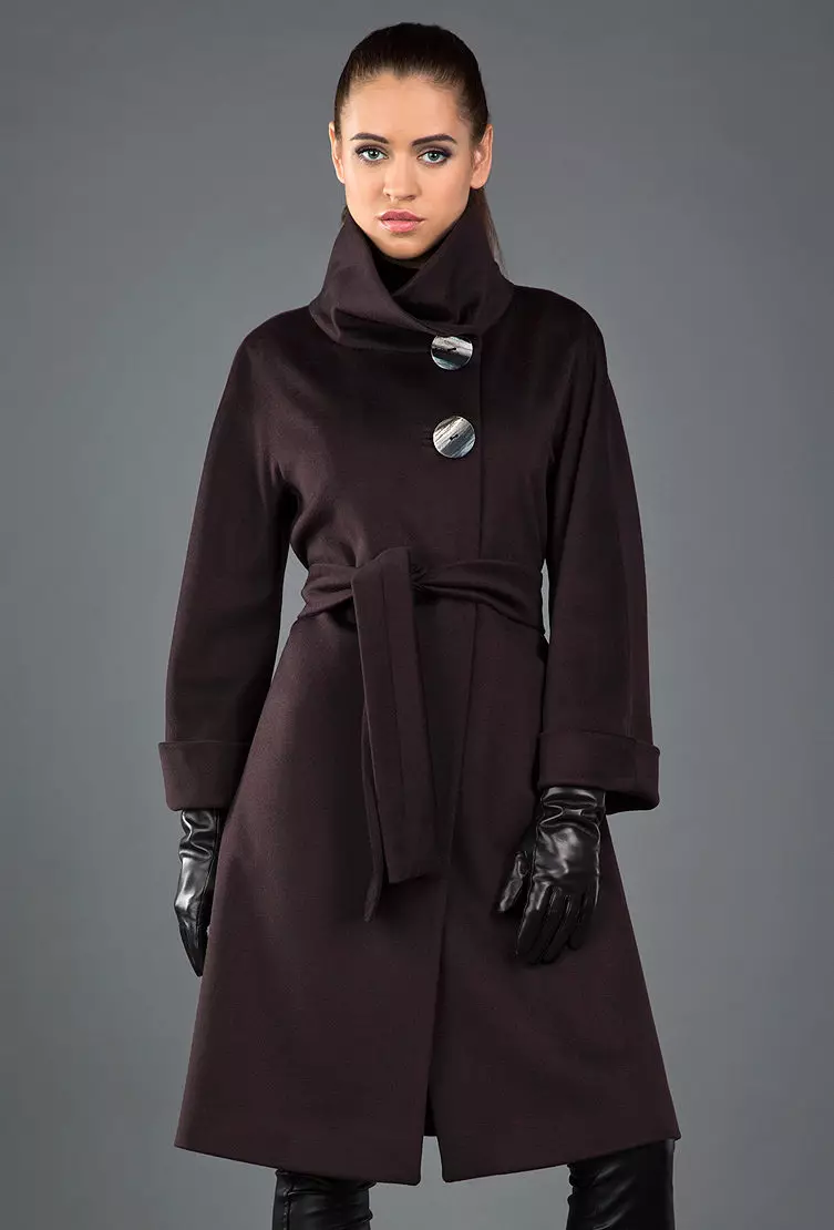 Italijanski kaput (113 slike): ženski kaput iz Italije, dole kapute, trendi 2021. godine, iz italijanskog tkanine, brendovi 576_3