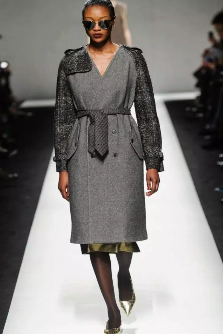 Talijanski kaput (113 fotografije): Ženski kaput iz Italije, dolje kaputi, trendy 2021, od talijanskih tkanina, brandova 576_34