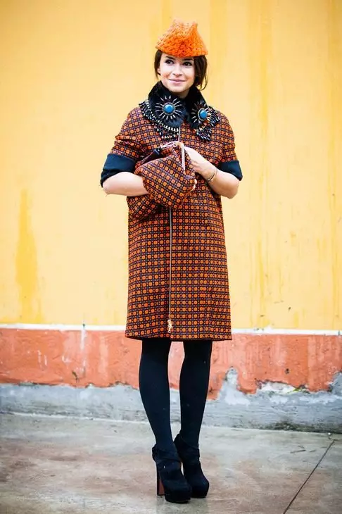 Italijanski plašč (113 fotografij): Ženska plašč iz Italije, Down Coats, Trendy 2021, iz italijanskih tkanin, blagovne znamke 576_40