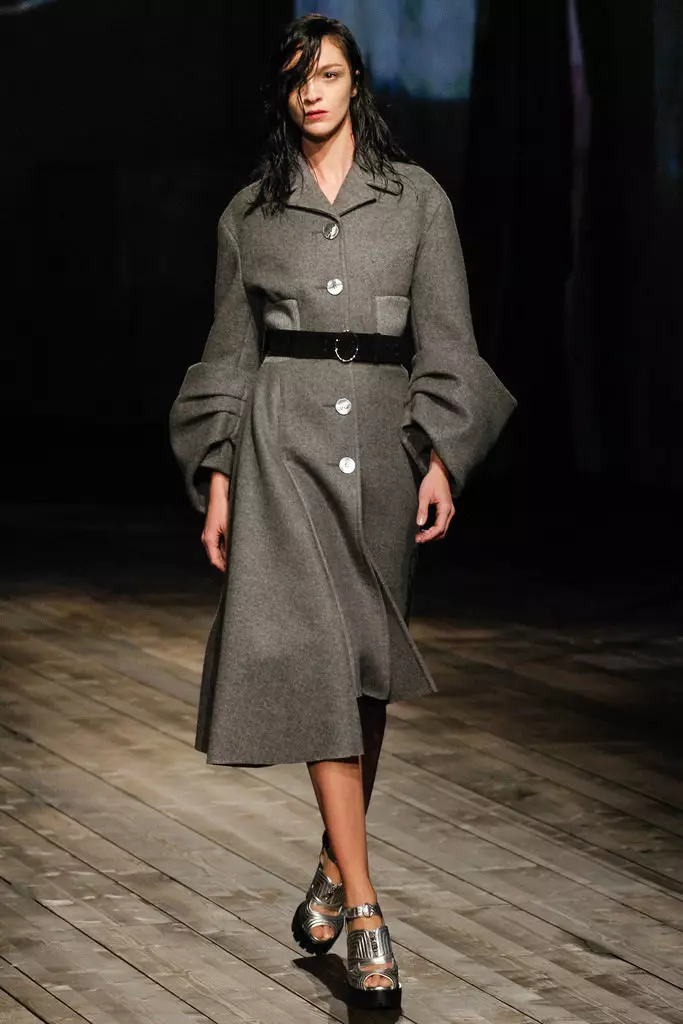 Italienischer Mantel (113 Fotos): Weiblicher Mantel aus Italien, Daunenmäntel, trendy 2021, aus italienischen Stoffen, Marken 576_50