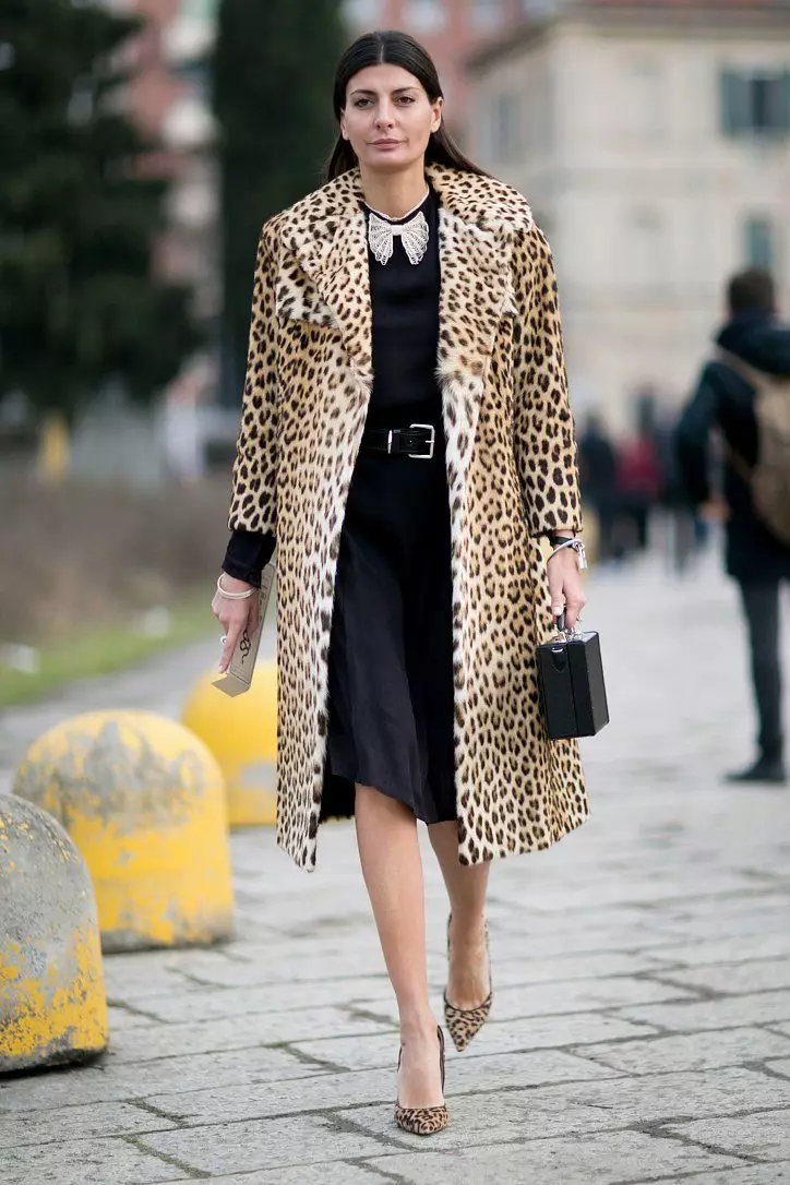 Manteau italien (113 photos): femme manteau d'Italie, bas manteaux, tendance à la mode 2021, de tissus italiens, marques 576_51