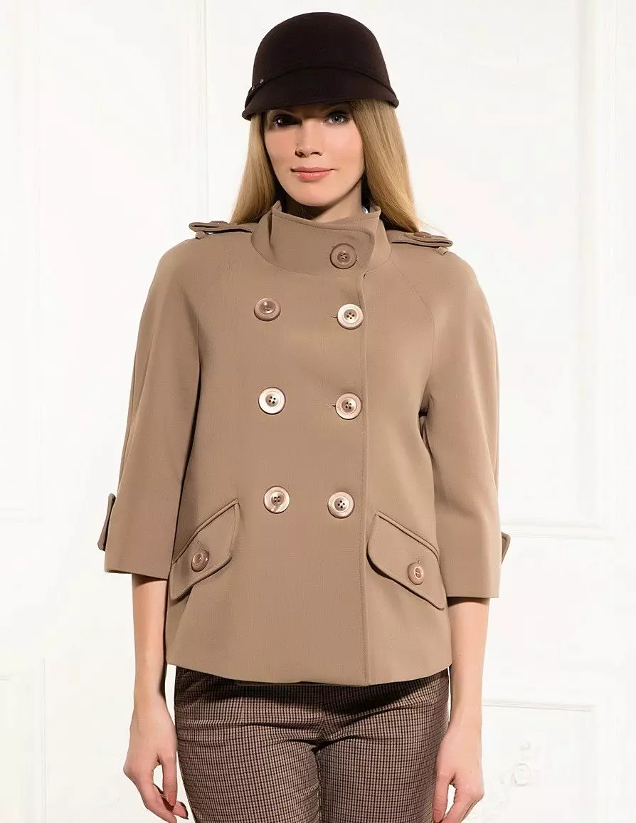 Talijanski kaput (113 fotografije): Ženski kaput iz Italije, dolje kaputi, trendy 2021, od talijanskih tkanina, brandova 576_60