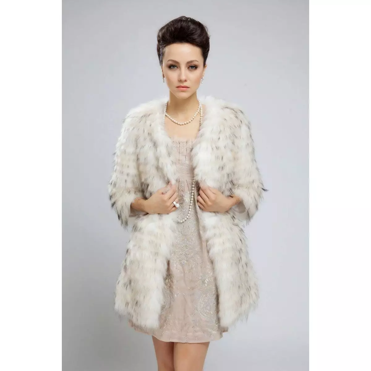 Manteau italien (113 photos): femme manteau d'Italie, bas manteaux, tendance à la mode 2021, de tissus italiens, marques 576_65