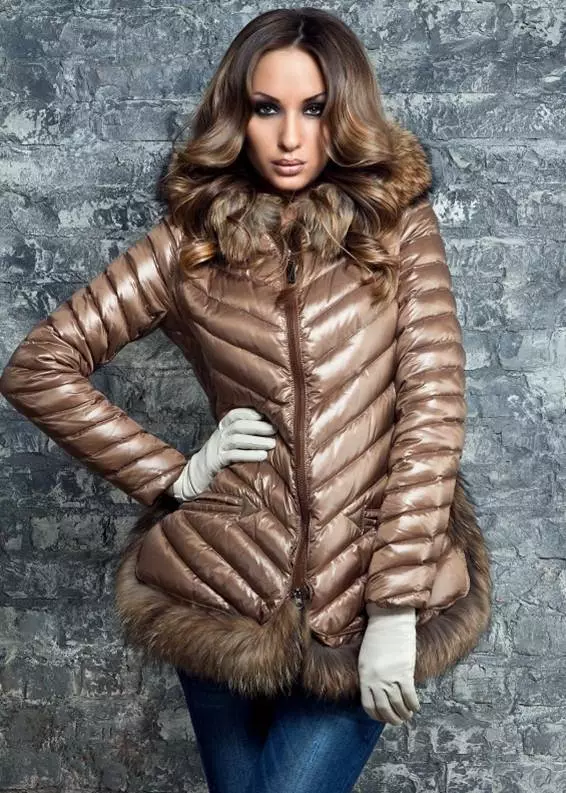 Italienischer Mantel (113 Fotos): Weiblicher Mantel aus Italien, Daunenmäntel, trendy 2021, aus italienischen Stoffen, Marken 576_74