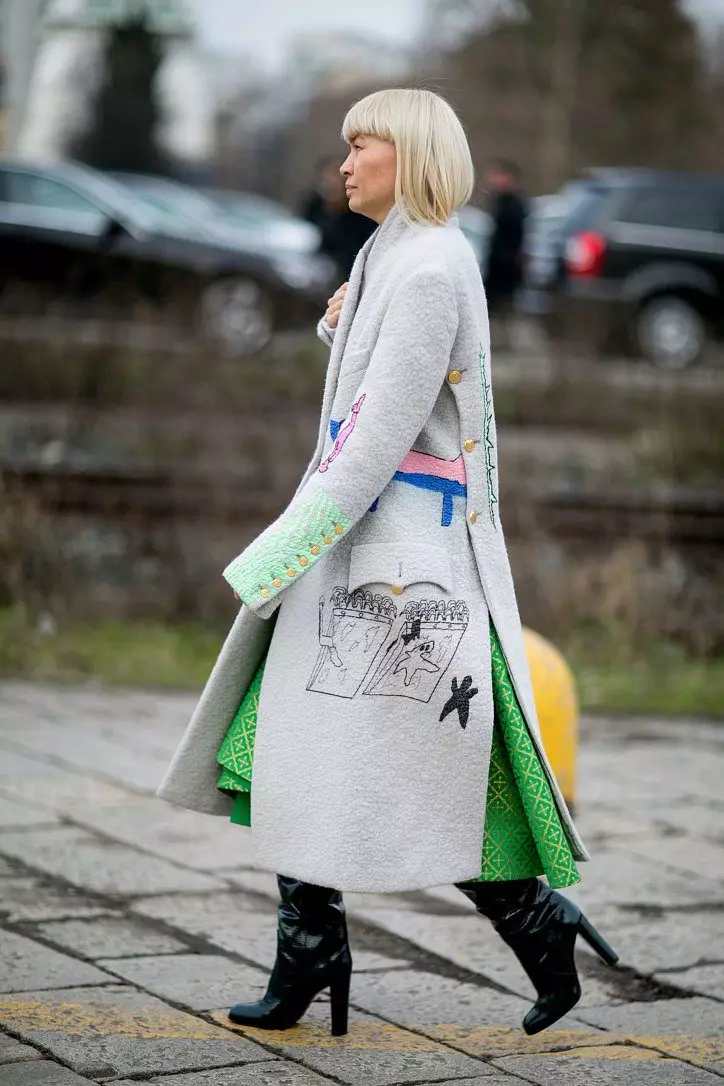 Talianska kabát (113 fotografií): ženský kabát z Talianska, dole kabátov, trendy 2021, od talianskych tkanín, značiek 576_76