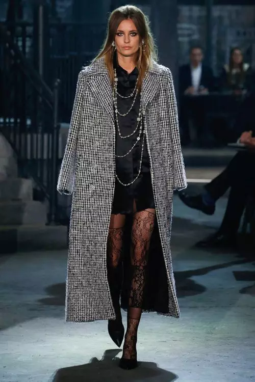 Manteau italien (113 photos): femme manteau d'Italie, bas manteaux, tendance à la mode 2021, de tissus italiens, marques 576_92