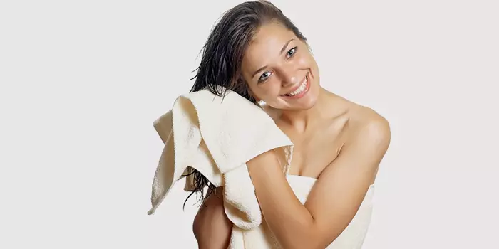 Ako znížiť tipy na vlasy? 40 Fotografie, ako samostatne šíriť vlasy doma a ako často ich potrebujú znížiť? 5776_19