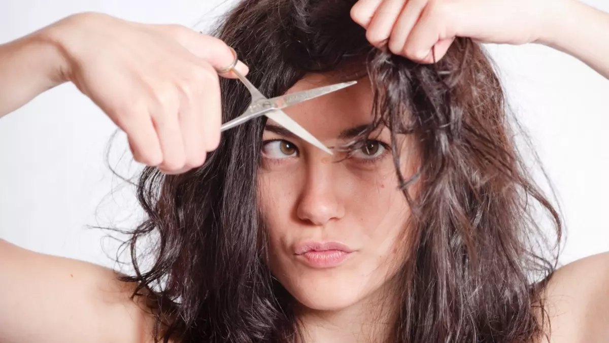 Kako rezati savjete za kosu? 40 fotografija Kako samostalno jera kosa završava kod kuće i koliko često im treba da ih reže? 5776_36