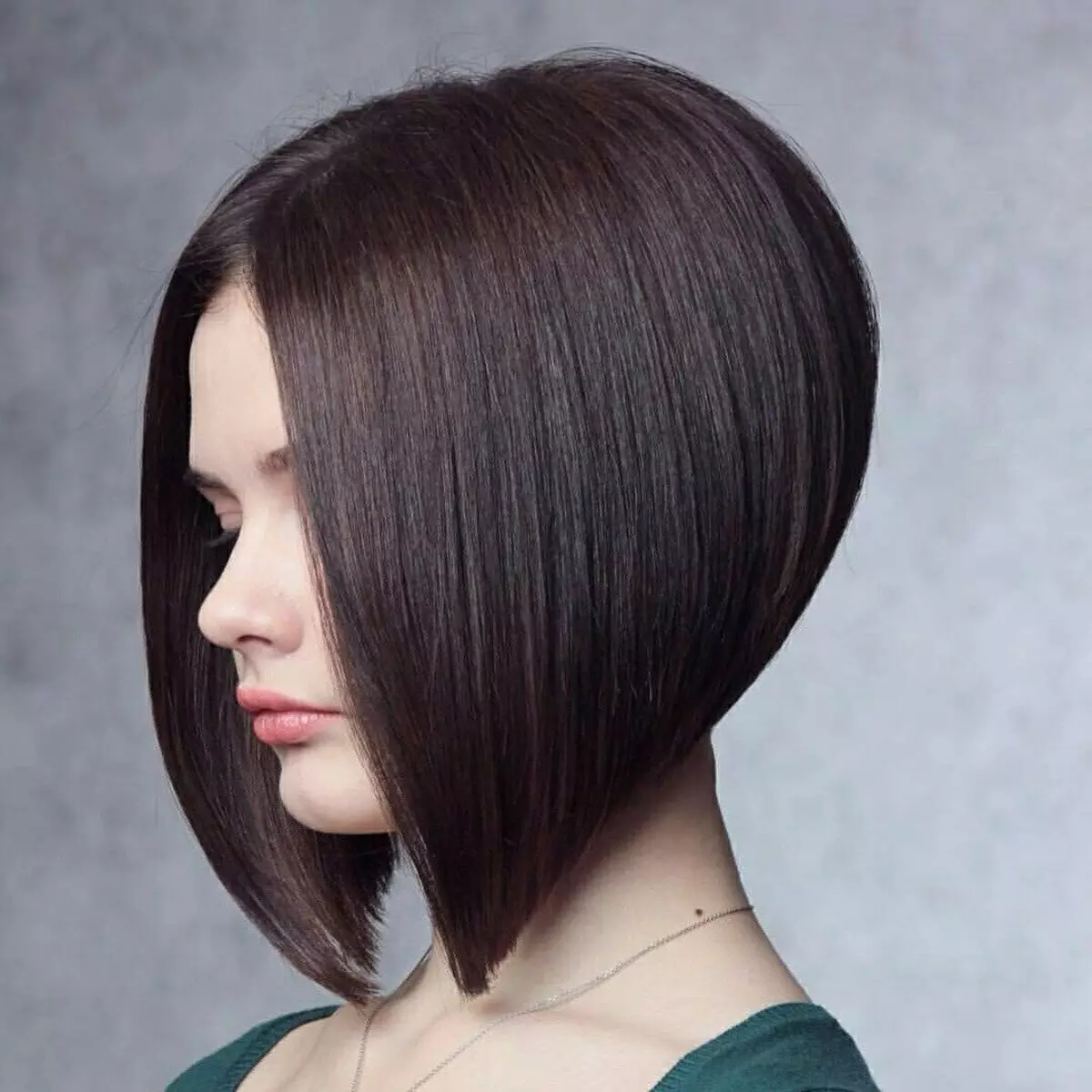 Haircuts auf glattes Haar (49 Fotos): Modische Damenhaarschnitte für schwere, harte und freche Haar 2021 5780_15
