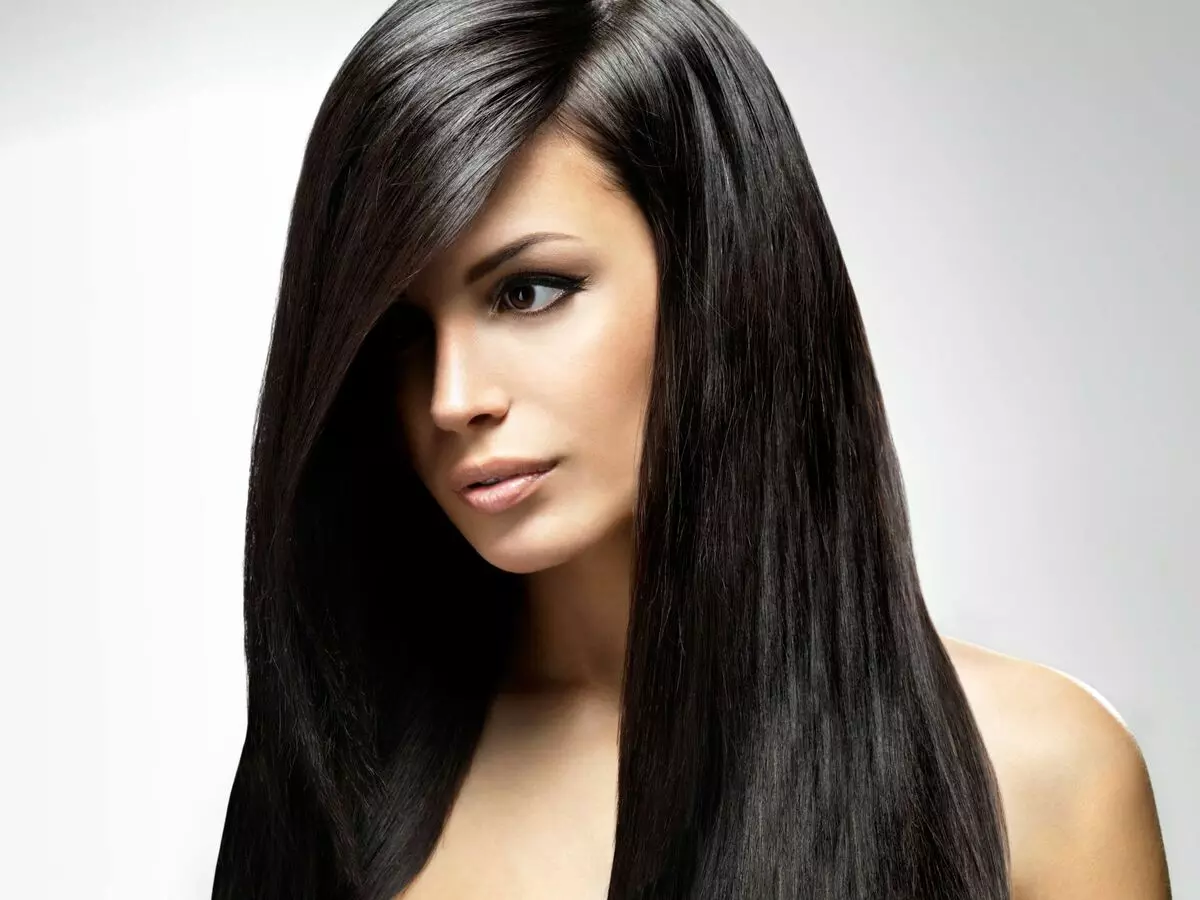 حلاقة الشعر على مستقيم الشعر (49 صورة): حلاقة شعر المرأة المألوف للشعر الثقيل والصعب المشاغب 2021 5780_45