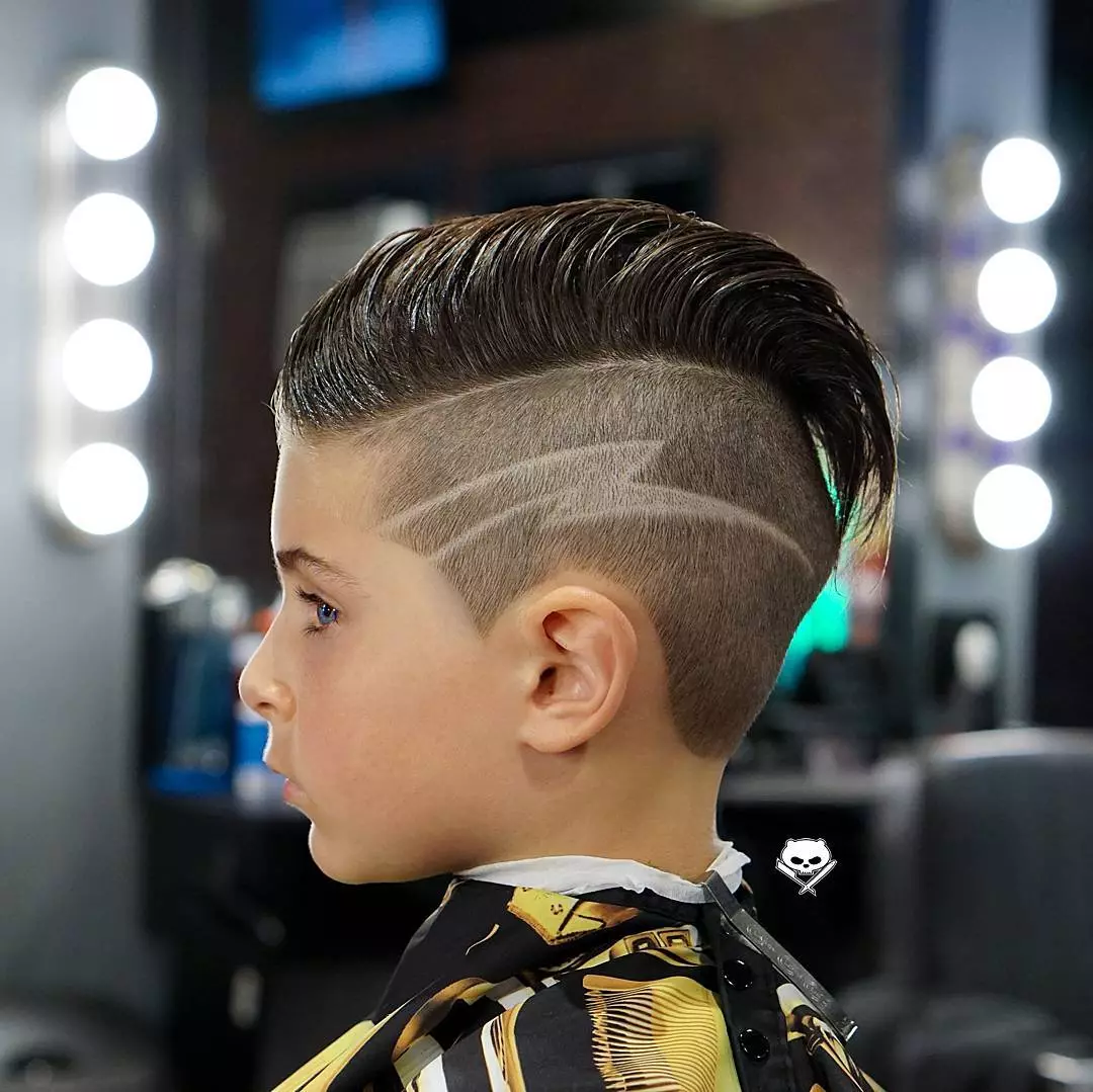 لڑکوں کے لئے Hairstyles (27 فوٹو): اسکول کے بچوں کے لئے فیشن Hairstyles 9-12 سال کی عمر 2022، کشور کے لئے کھڑی سکول Haircuts 5781_10