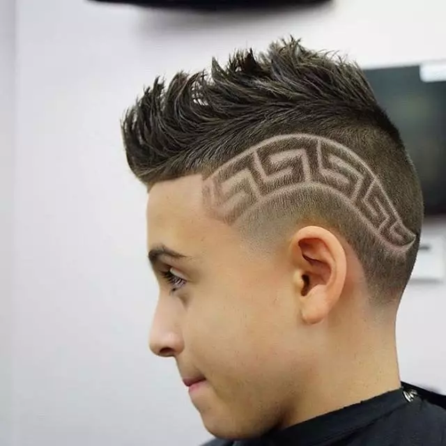 لڑکوں کے لئے Hairstyles (27 فوٹو): اسکول کے بچوں کے لئے فیشن Hairstyles 9-12 سال کی عمر 2022، کشور کے لئے کھڑی سکول Haircuts 5781_27