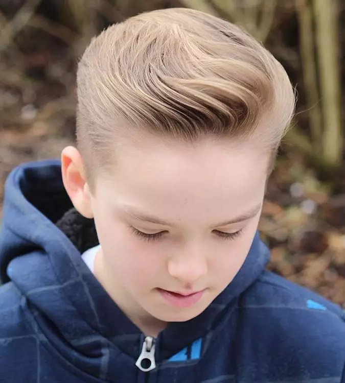 لڑکوں کے لئے Hairstyles (27 فوٹو): اسکول کے بچوں کے لئے فیشن Hairstyles 9-12 سال کی عمر 2022، کشور کے لئے کھڑی سکول Haircuts 5781_6
