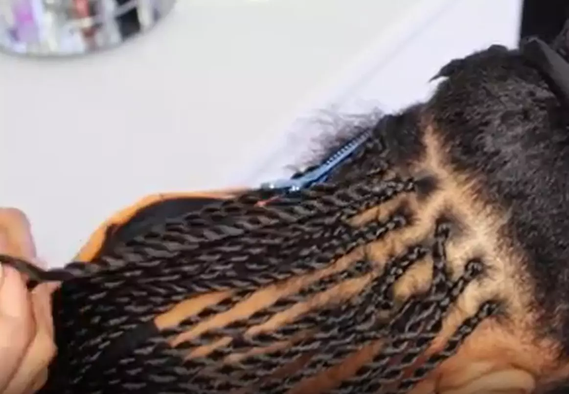 塞內加爾吐痰（64張照片）：如何用辮子編織辮子短髮？編織辮子，護理髮型。如何做法子？ 5791_47