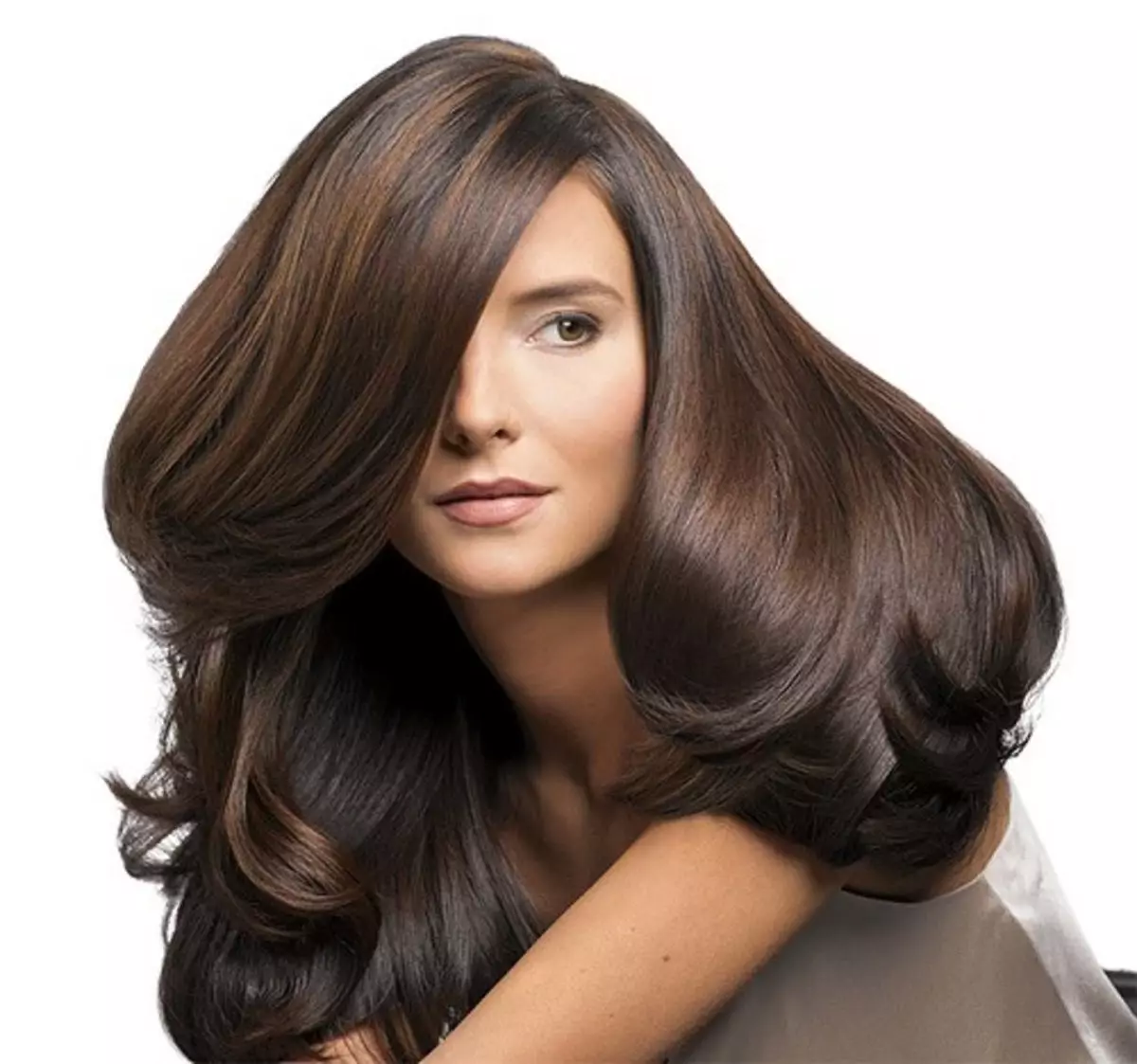 Hiustenleikat paksuilla hiuksilla (64 kuvaa): naisten hiustenleikkaukset lyhyillä tai pitkillä hiuksilla. Mikä hiustenleikkaus sopii kovaan aaltoileviin hiuksiin hartioille? 5792_41