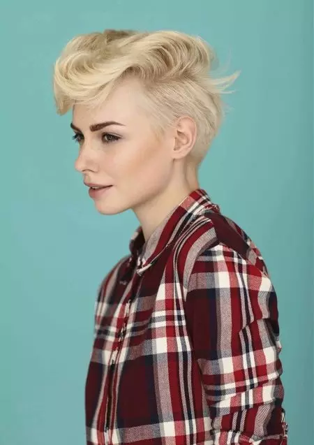 Ļoti īsi matu diskonti (27 fotoattēli): supercore sieviešu diskontu iezīmes, izvēlieties ultra-griešanas frizūru brunetes un blondīnes 5796_19
