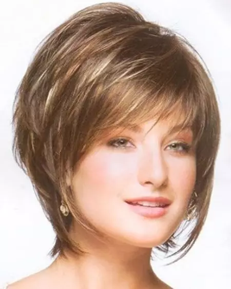Haircut debyytti keskipitkällä hiuksella (36 kuvaa): tekniikan ominaisuudet, naispuolinen kampaus. Kuinka tehdä hiustenleikkaus, joka antaa tilavuuden? 5798_9