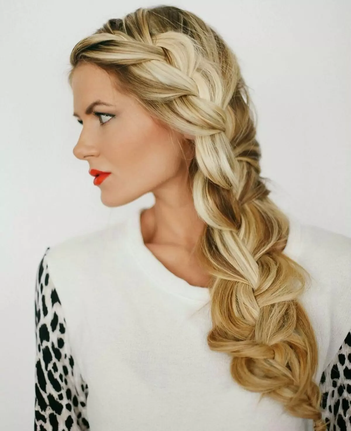 Плетенки од долги коса (68 фотографии): ткаење убави плетенки. Како да направите фризура со свои раце? Шеми за почетници 5804_41
