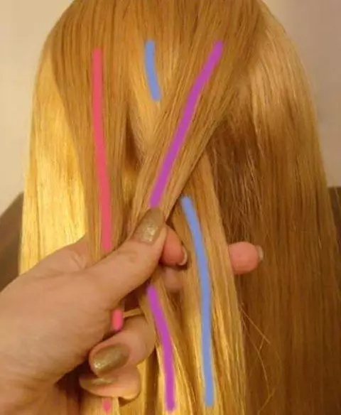 Плетенки од долги коса (68 фотографии): ткаење убави плетенки. Како да направите фризура со свои раце? Шеми за почетници 5804_48