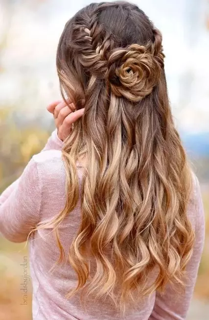 Kepang dari rambut panjang (68 foto): Tenun kepang indah. Bagaimana cara membuat gaya rambut dengan tangan Anda sendiri? Skema untuk pemula 5804_53