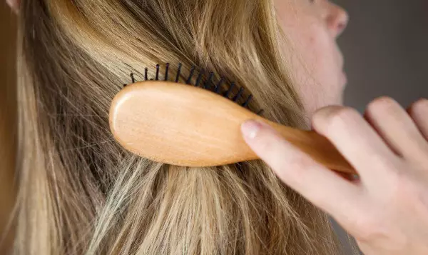 Spit ngược (89 ảnh): Làm thế nào để dệt bím tóc trong phó? Hướng dẫn từng bước về dệt bím tóc trong ra khỏi mái tóc dài và ngắn 5807_17
