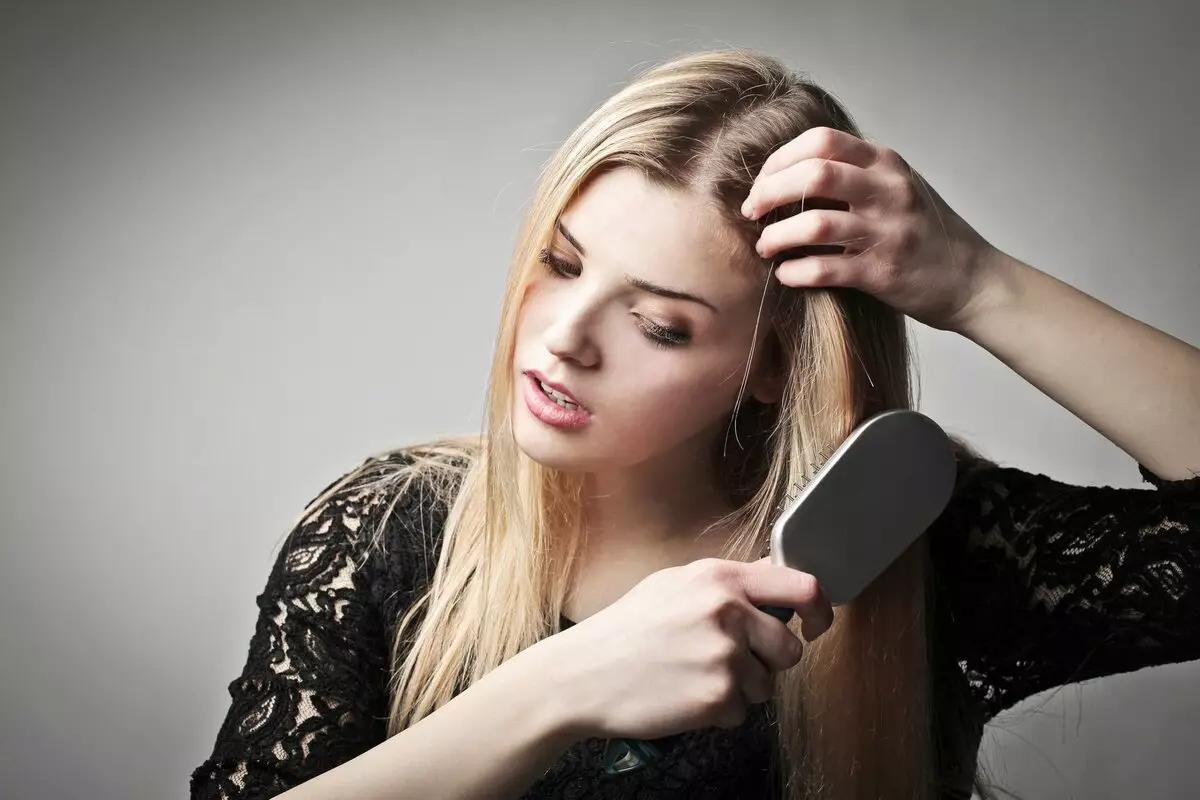 Spit ngược (89 ảnh): Làm thế nào để dệt bím tóc trong phó? Hướng dẫn từng bước về dệt bím tóc trong ra khỏi mái tóc dài và ngắn 5807_57