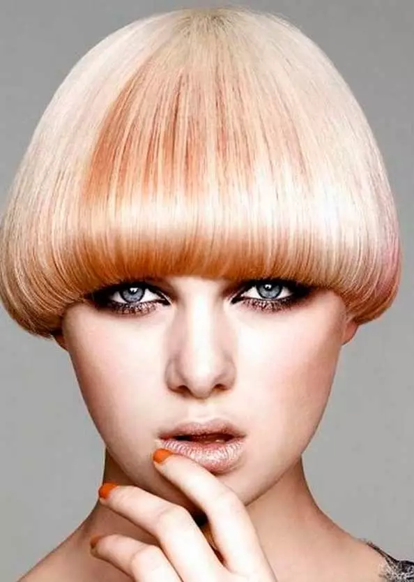 「アンダーポット」（53枚の写真）：短い髪の女性のヘアスタイル、ファッショナブルな髪型の特徴「鍋の下」の特徴 5812_35
