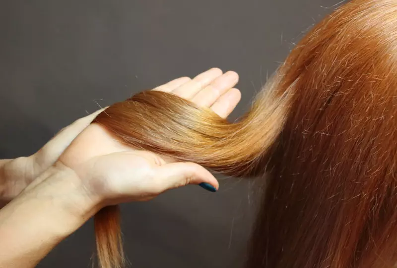 Zjarri i flokëve (47 foto): Çfarë është piroporeza? Kujdesi për flokët pas një procedure të zjarrtë, shqyrtime të vajzave 5814_29