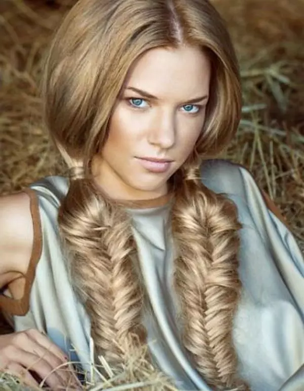 İki hörüklü saç üçün necə? 61 Photos Necə uzun saç 2 braids toxunuşlu? tərəfdən braids Toxuculuq. braids və boş saç ilə gözəl hairstyles 5817_27