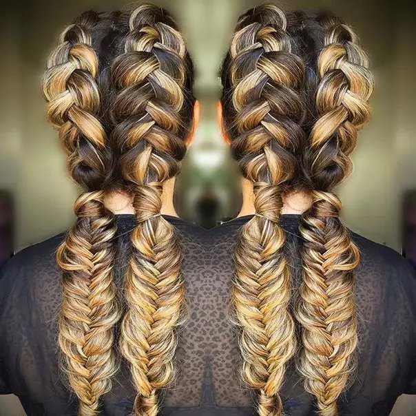 İki hörüklü saç üçün necə? 61 Photos Necə uzun saç 2 braids toxunuşlu? tərəfdən braids Toxuculuq. braids və boş saç ilə gözəl hairstyles 5817_36