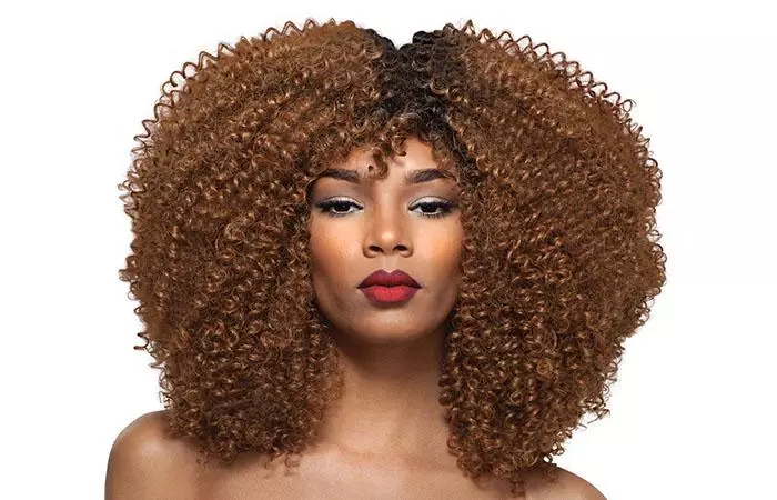 Afrocom (94 mga larawan): Female hairstyles sa African curls sa maikling, mahaba at katamtamang buhok. Magkano ang hinahawakan nila? Mga Review 5819_6