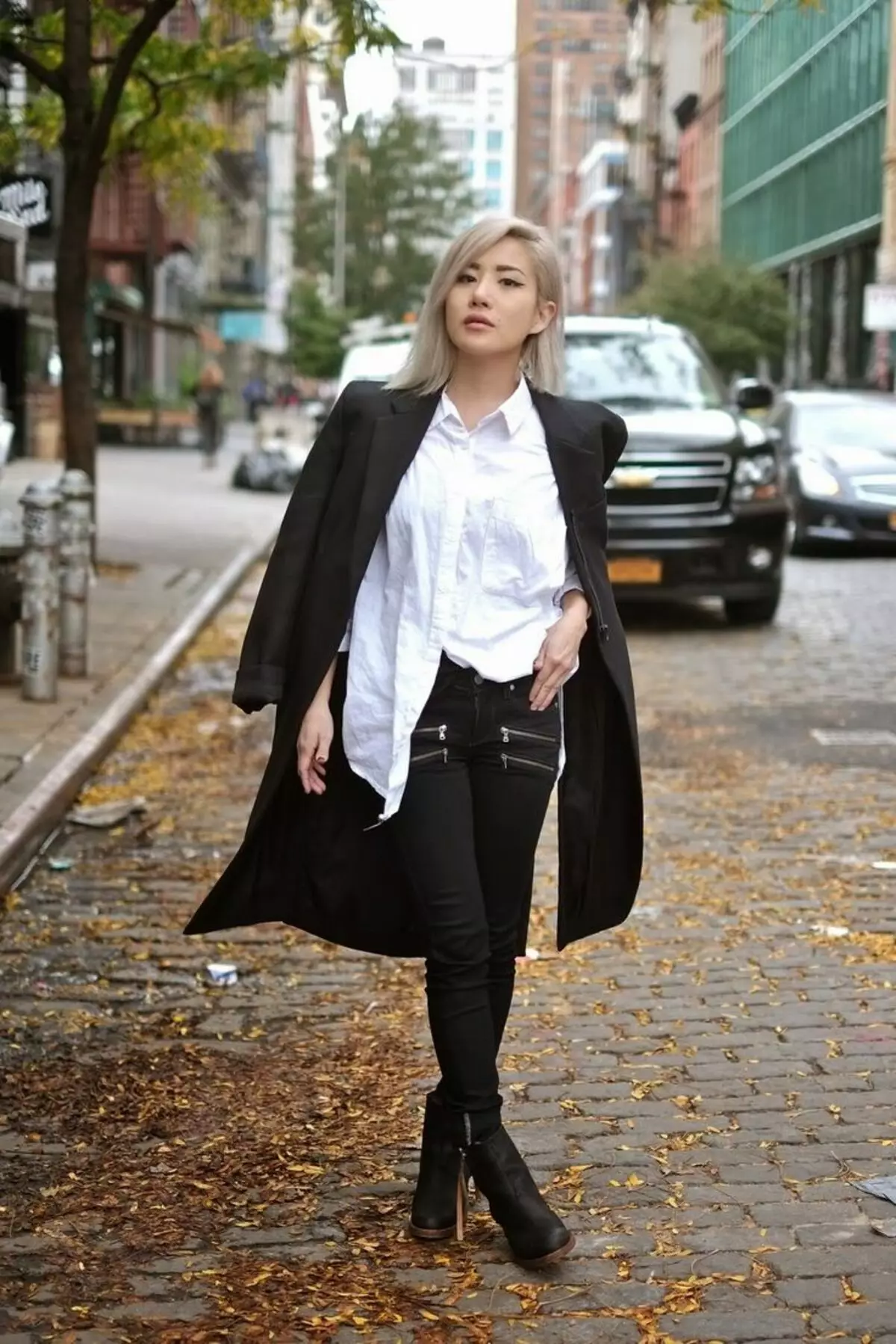 Classic Black Coat (68 foto): Apa yang harus dipakai 581_63