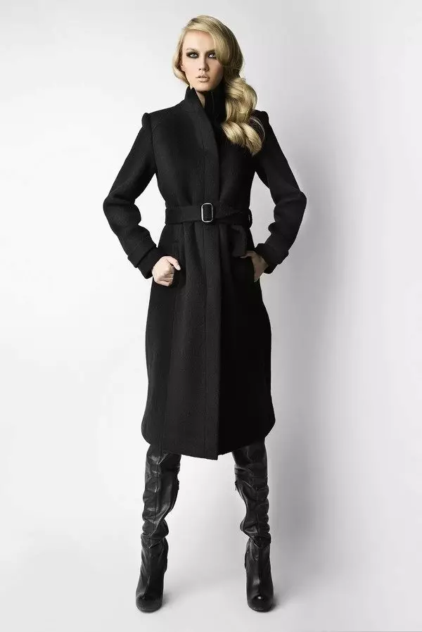 Classic Black Coat (68 foto): Apa yang harus dipakai 581_8