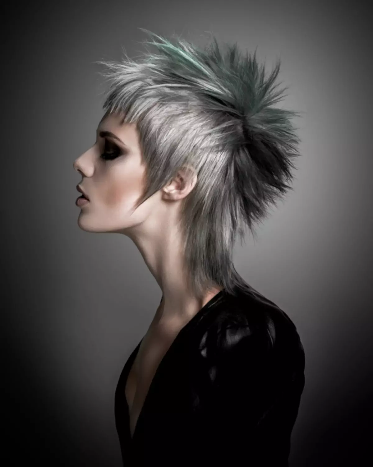 Kreativne frizure (71 fotografije): Moderna ženska frizura za žene s dugim i kratkim kosom, mogućnosti polaganja 5822_11