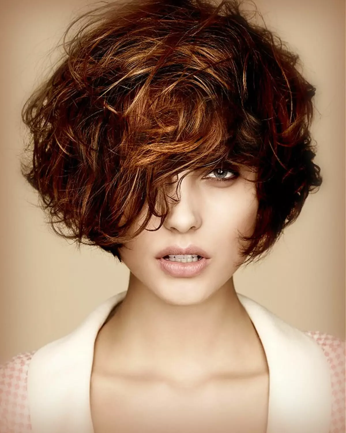 Coupes de cheveux créatives (71 photos): coiffures pour femmes à la mode pour femmes avec des cheveux longs et courts, options de pose 5822_42