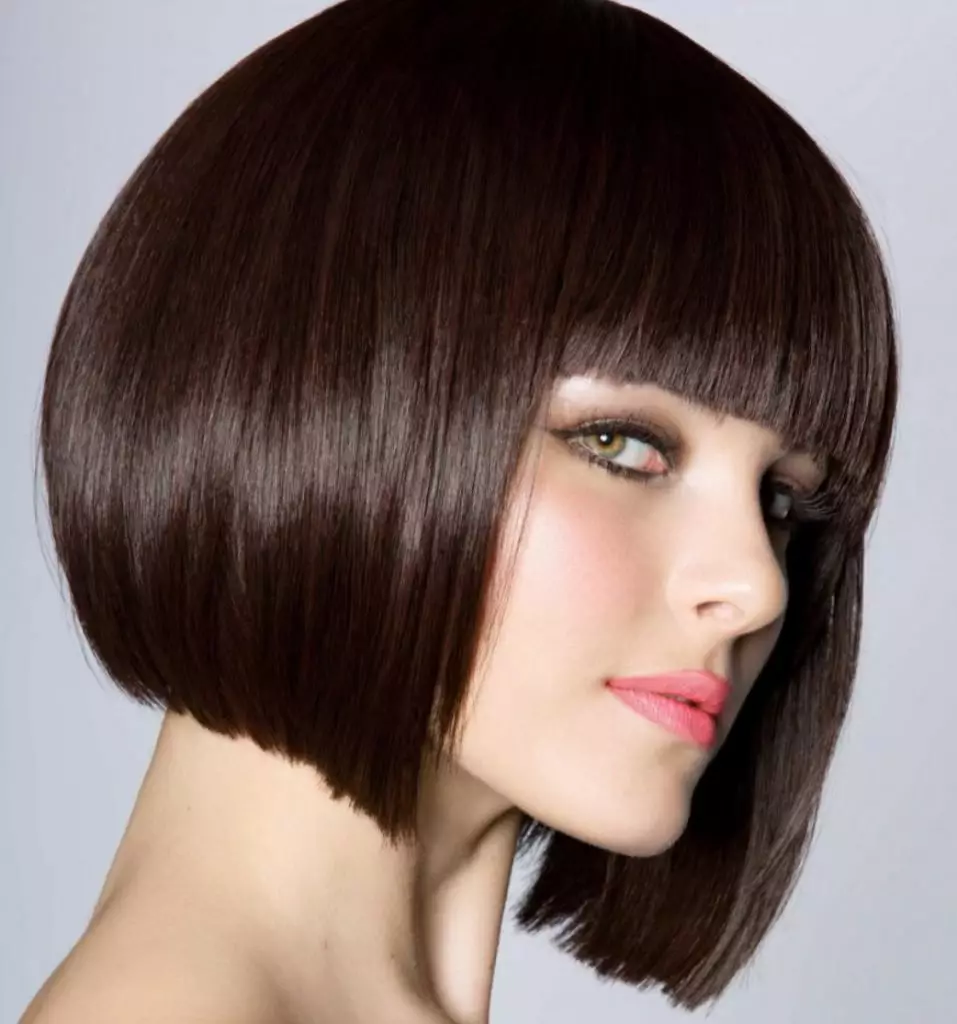 Corte de cabelo com franja longa (61 fotos): opções para cortes de cabelo modernos para cabelos longos e curtos com franja alongada, exemplos de moda 5828_37