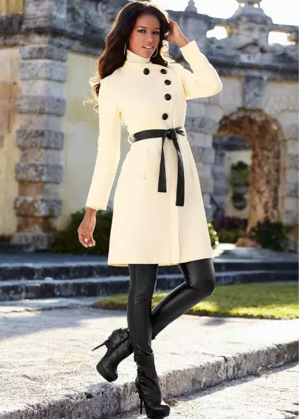 Wanita Putih Coat (183 Foto): Pendek, Dari Mango, Dari Belarus, Bagaimana Membersihkan Coat, Long, Scarf untuk Coat Putih, Berpakaian 583_10